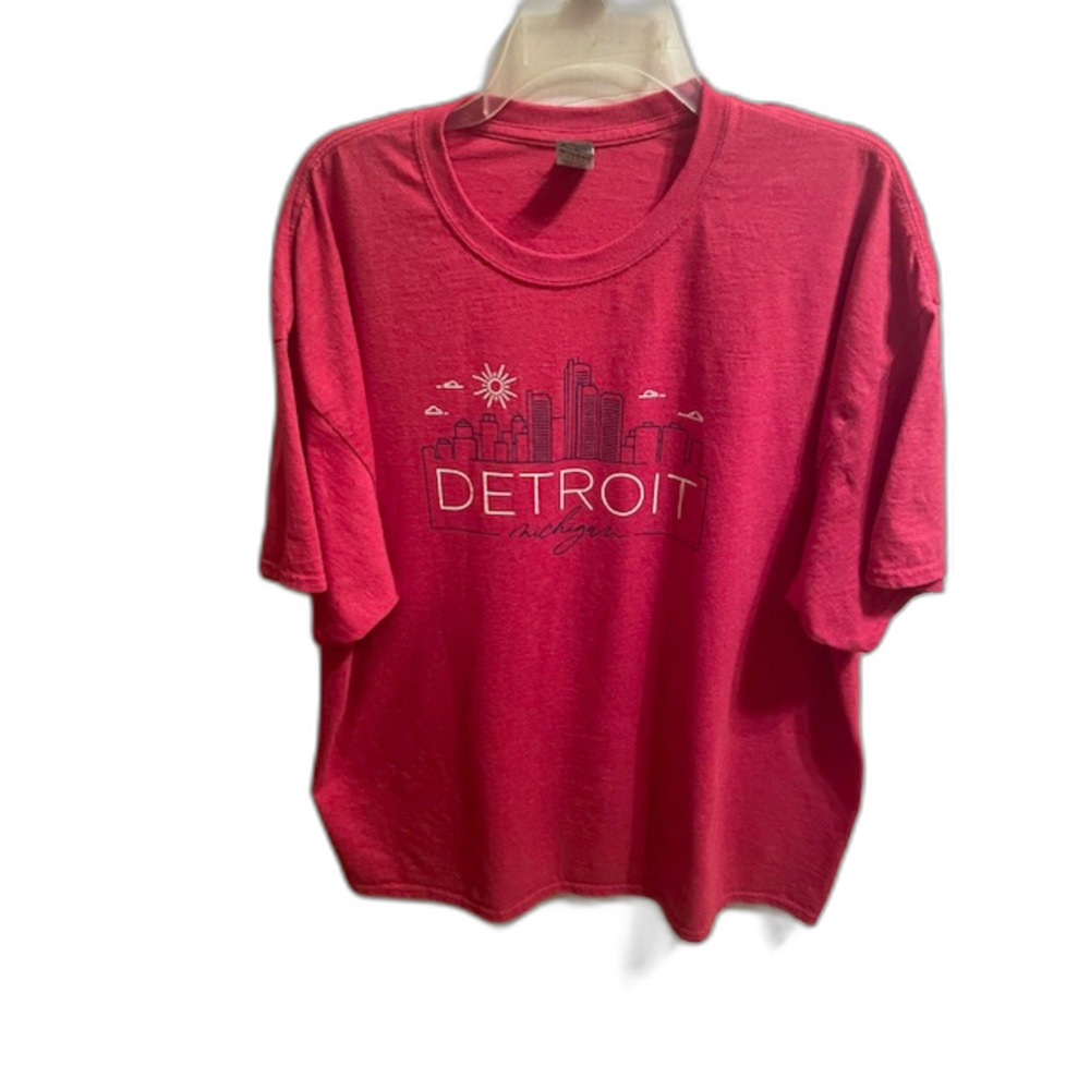 Men's 2 XL Oversized T-shirt Red with Detroit Michigan on front
